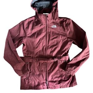 The North Face Women’s HyVent Belted Rain Jacket - Size M